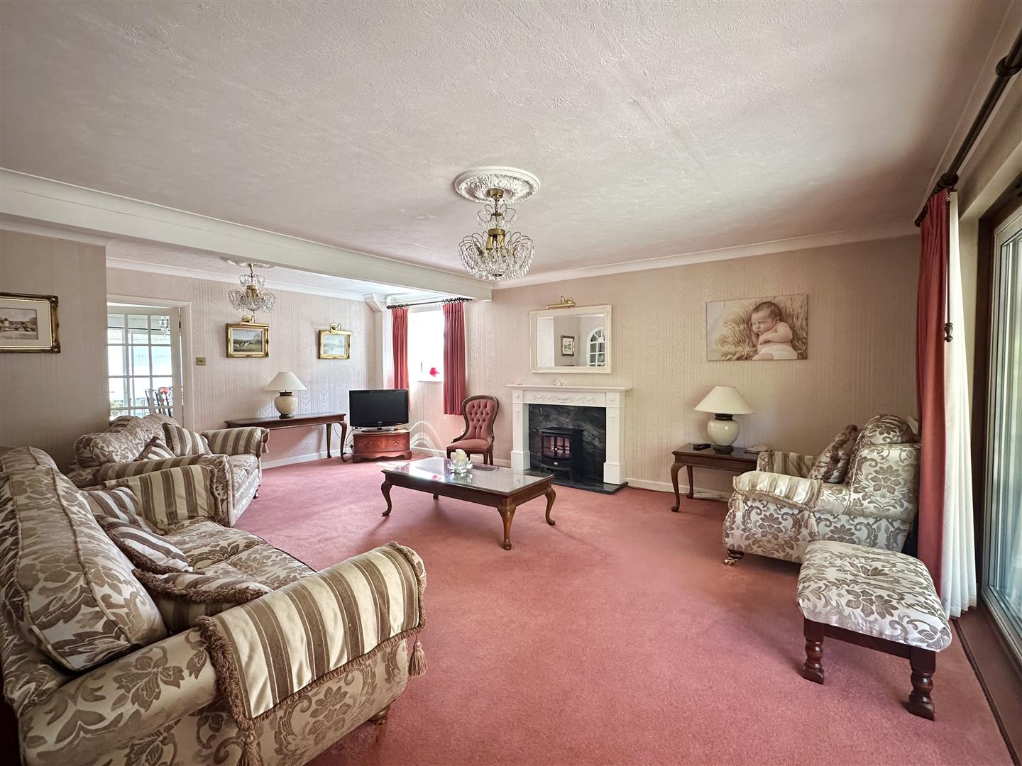 3 bed property in Ellerslie Lane, Bexhill-On-Sea